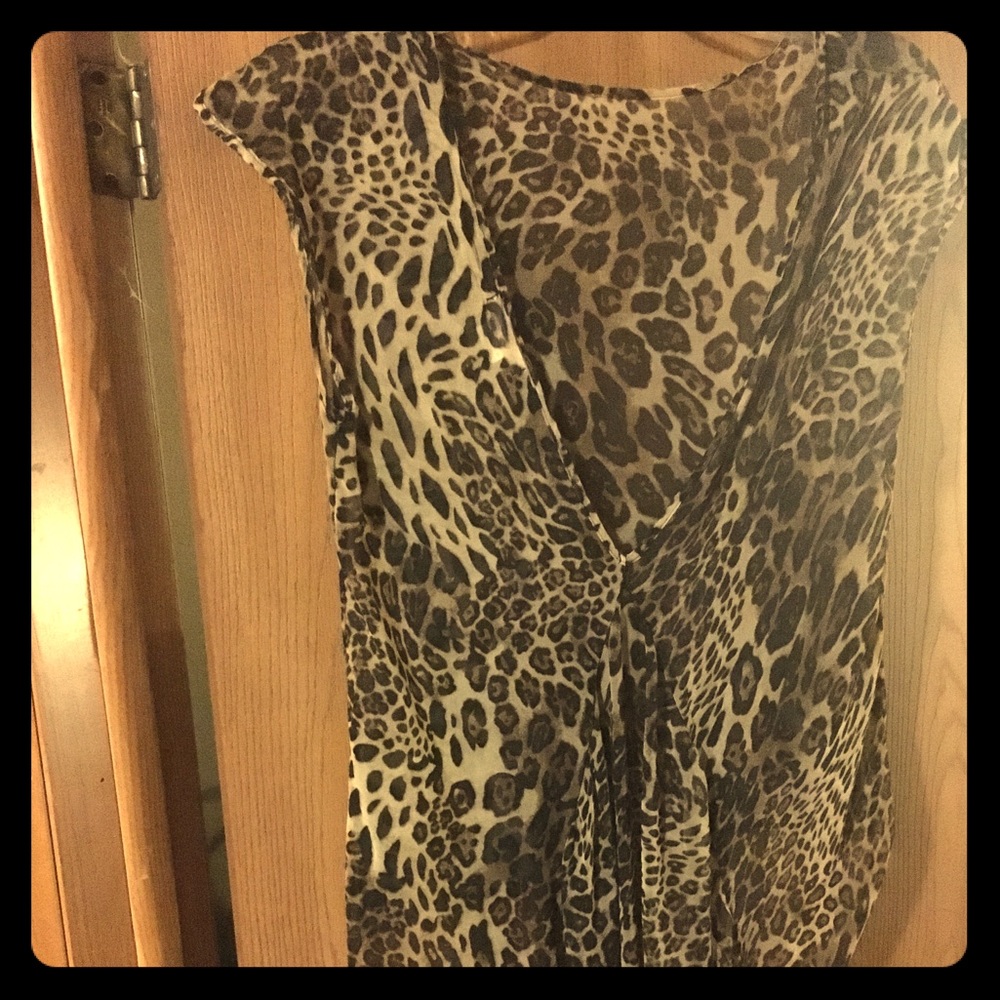 Used XL shirt with long tail back runs smaller